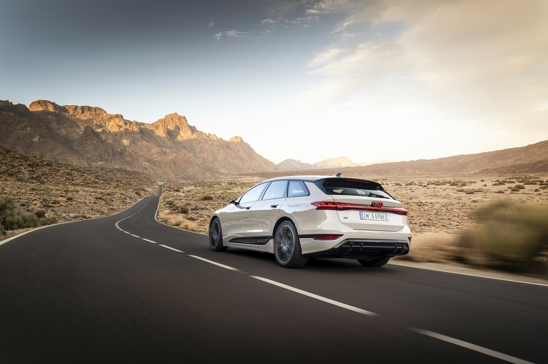 Static photo,
Colour: Siam beige metallic